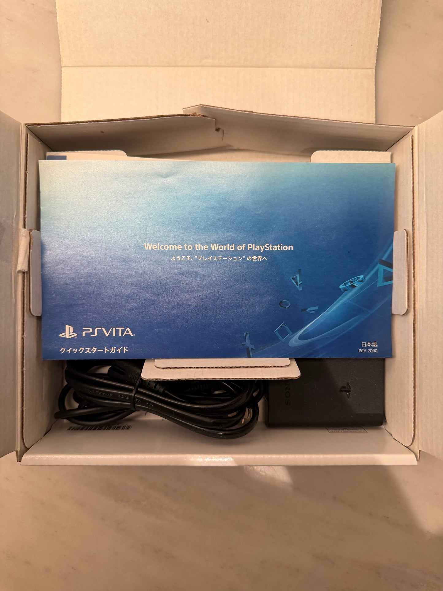 PS-Vita 2000 + FREE GAME white JP